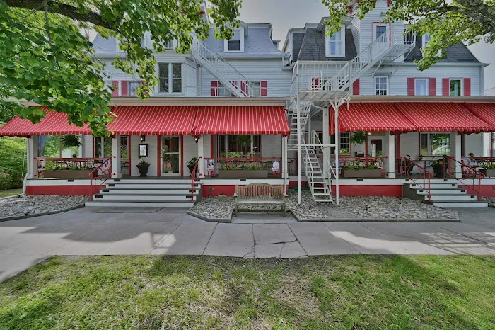 Tom Quick Inn 4