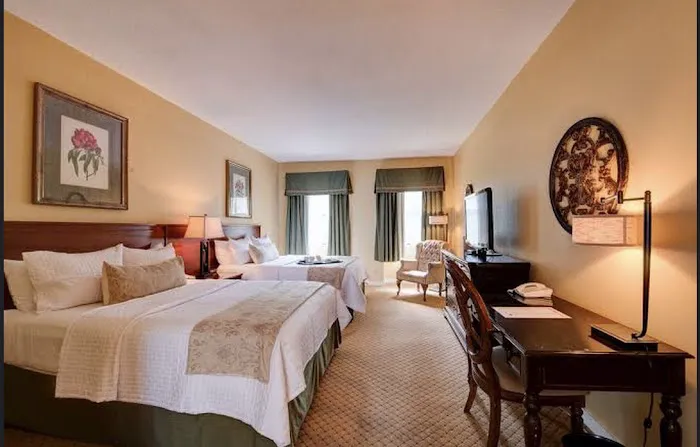 Nassau Inn 4