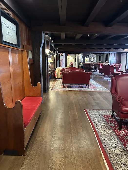 Nassau Inn 4