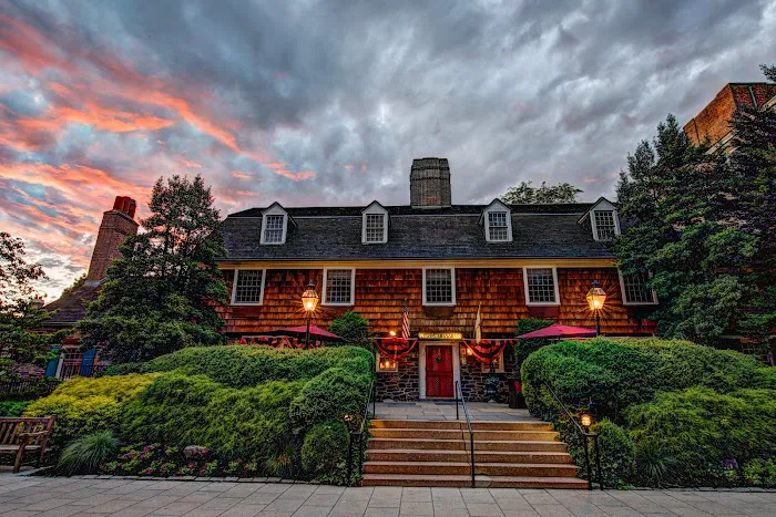 Nassau Inn 4