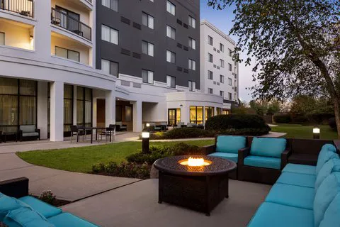 Courtyard Ewing Princeton 4