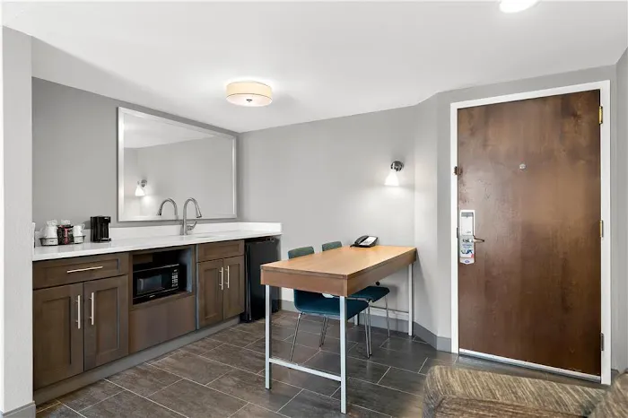Hampton Inn & Suites Newtown 4