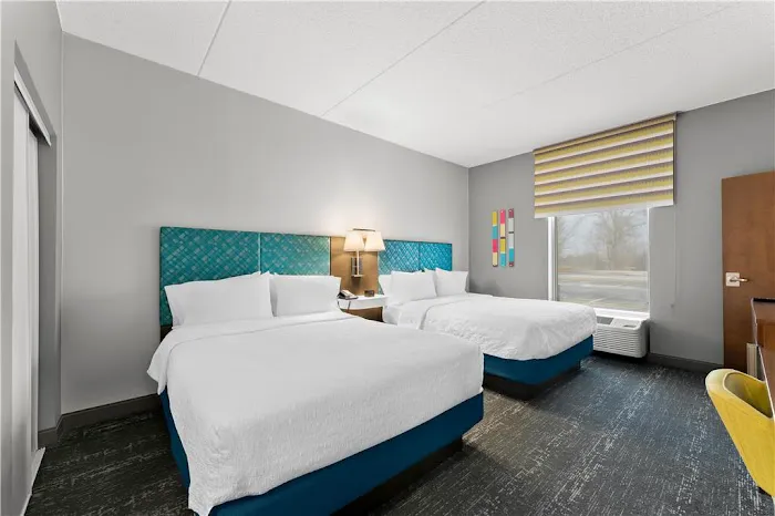 Hampton Inn & Suites Newtown 4