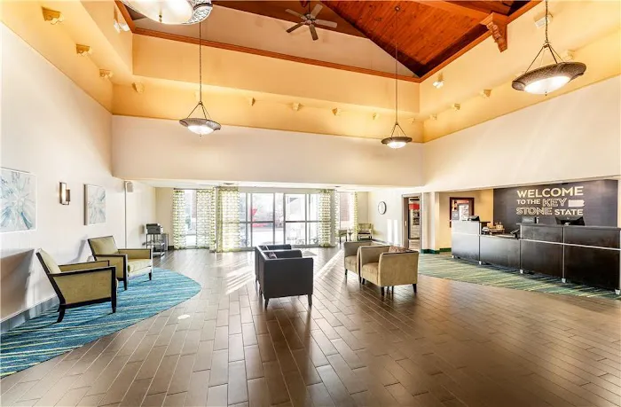 Hampton Inn & Suites Newtown 4