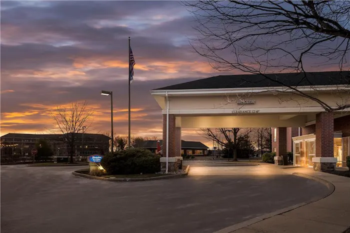 Hampton Inn & Suites Newtown 4