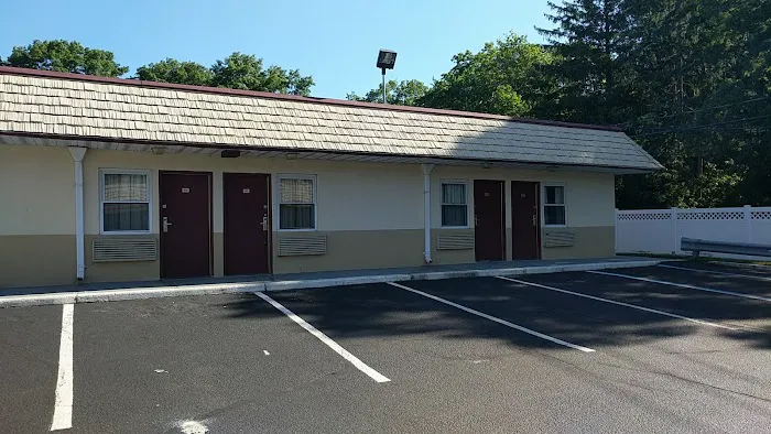 Americas Best Value Inn Port Jefferson Station Long Island 4