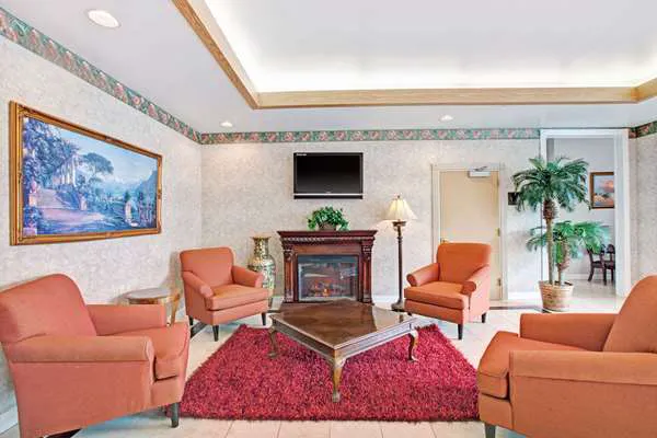 Ramada by Wyndham Flemington 4