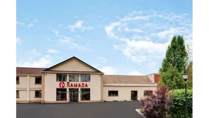 Ramada by Wyndham Flemington 4