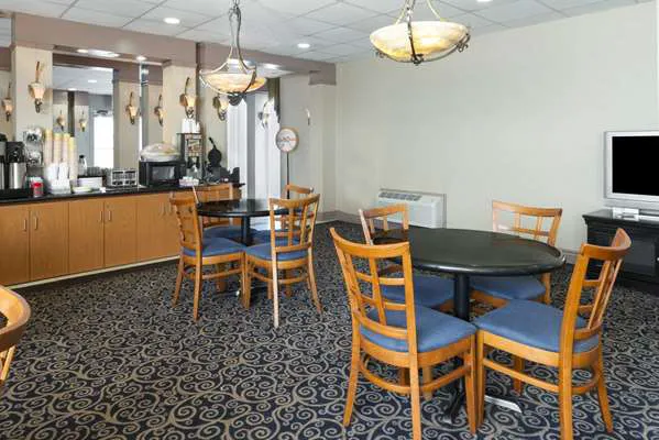 Howard Johnson by Wyndham Newburgh/West Point 4