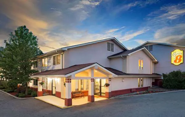 Super 8 by Wyndham Newburgh/West Point Near Stewart Airport 4