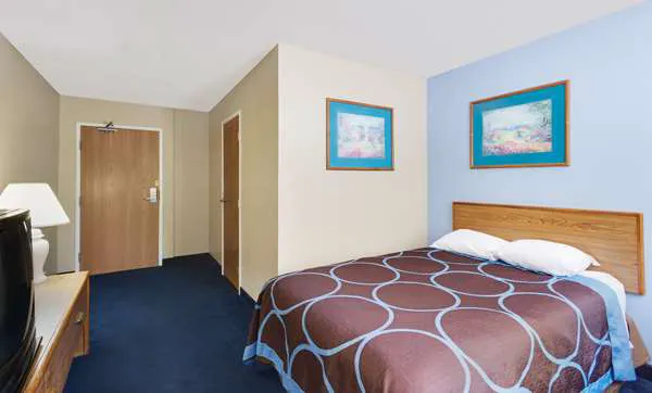 Super 8 by Wyndham Newburgh/West Point Near Stewart Airport 4