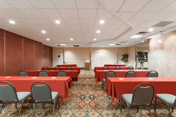 Ramada by Wyndham Newburgh/West Point 4
