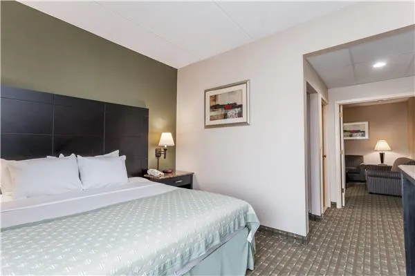 Ramada by Wyndham Newburgh/West Point 4