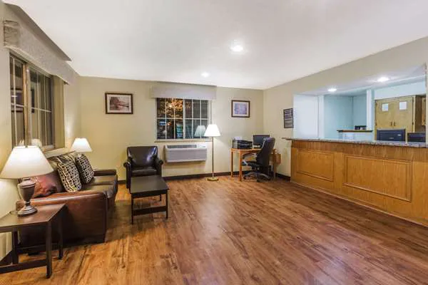 Super 8 by Wyndham East Stroudsburg/Poconos 4