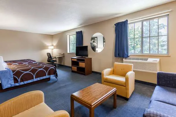 Super 8 by Wyndham East Stroudsburg/Poconos 4