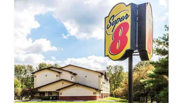 Super 8 by Wyndham East Stroudsburg/Poconos 4