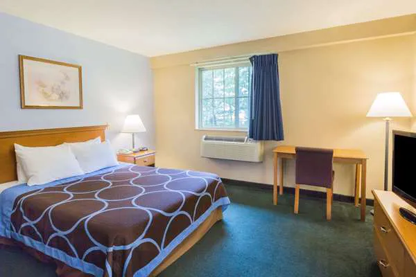 Super 8 by Wyndham East Stroudsburg/Poconos 4