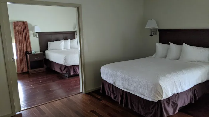 Grand Eastonian Hotel & Suites 5