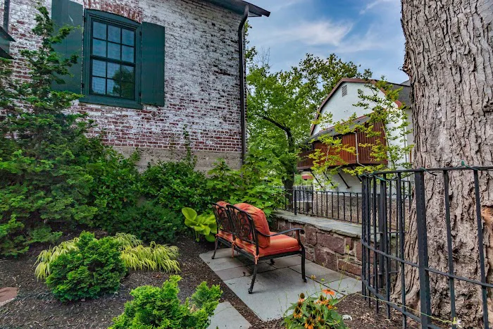 Carriage House of New Hope 4