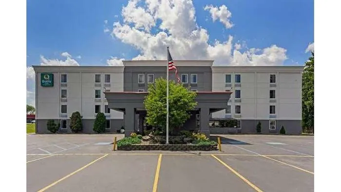 Quality Inn 4