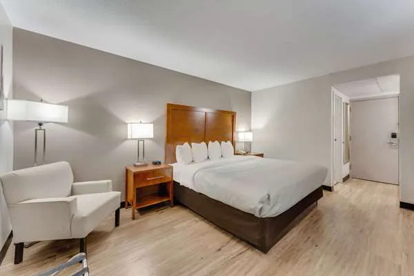 Quality Inn 4
