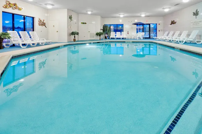 Holiday Inn Express & Suites Easton by IHG 4