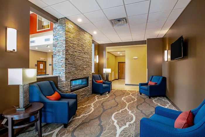 Comfort Suites Fishkill near Interstate 84 4