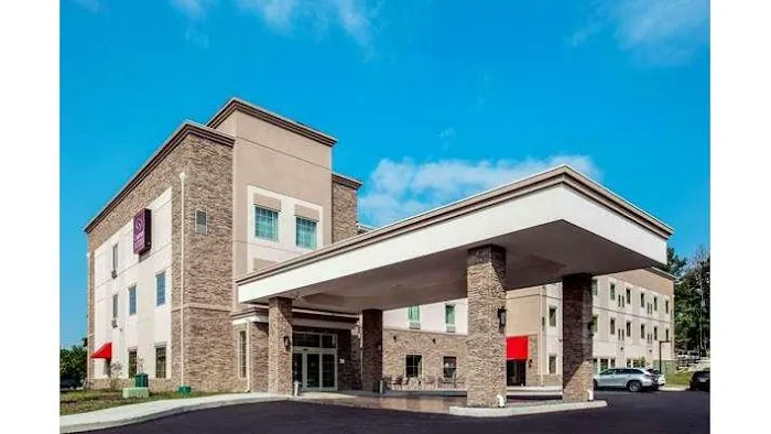 Comfort Suites Fishkill near Interstate 84 4