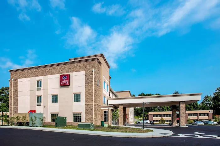 Comfort Suites Fishkill near Interstate 84 4
