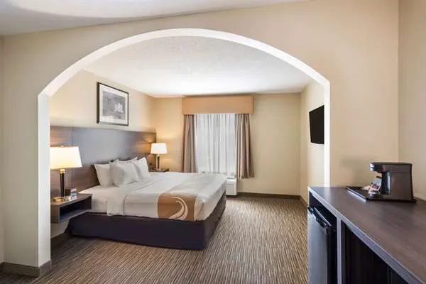 Quality Inn & Suites Fishkill South near I-84 4