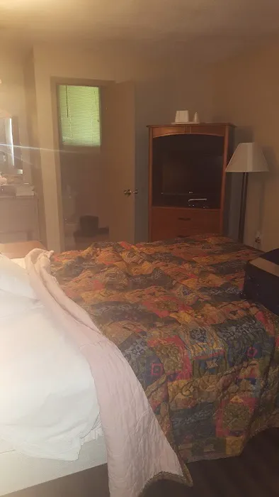 Economy Inn 4