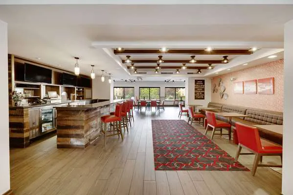 The Crossroads Hotel - Newburgh 4