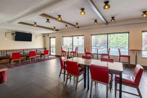 The Crossroads Hotel - Newburgh 4
