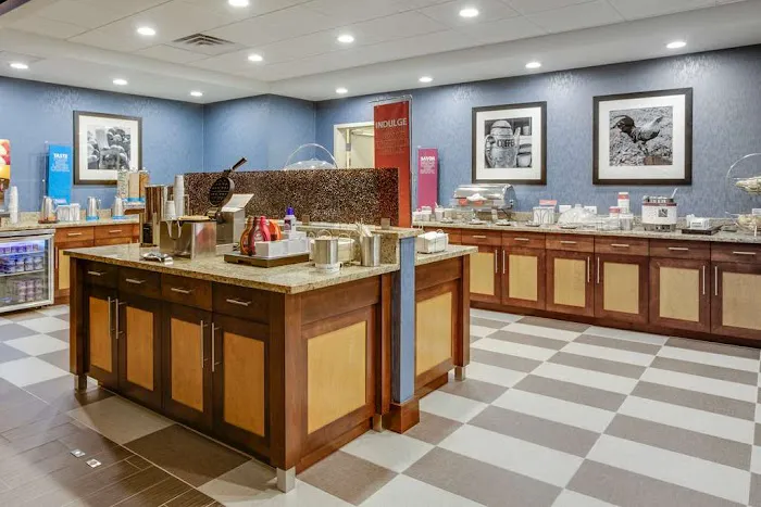 Hampton Inn & Suites Philadelphia/Bensalem 4
