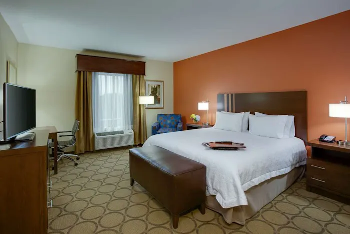 Hampton Inn & Suites Philadelphia/Bensalem 4