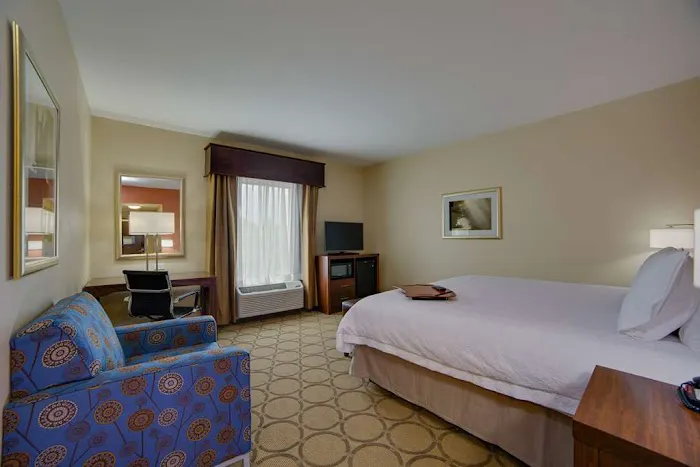 Hampton Inn & Suites Philadelphia/Bensalem 4