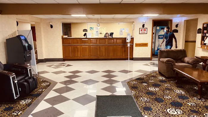 Quality Inn & Suites 4