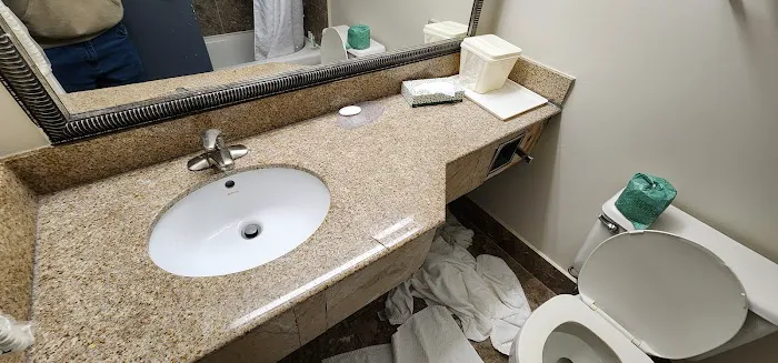 Quality Inn & Suites 4