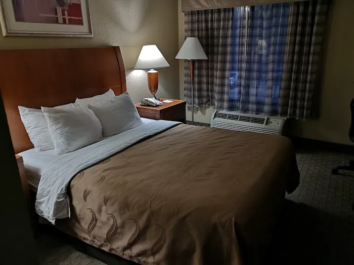 Quality Inn & Suites 4