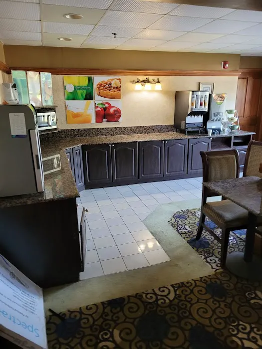 Quality Inn & Suites 4
