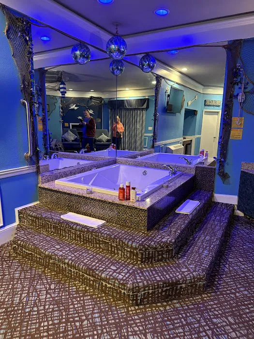 Inn of the Dove at Bensalem-Jacuzzi & Fireplace Suites 4