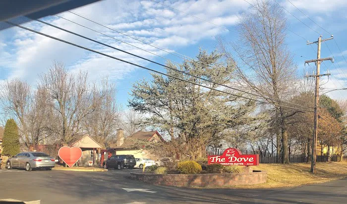 Inn of the Dove at Bensalem-Jacuzzi & Fireplace Suites 4