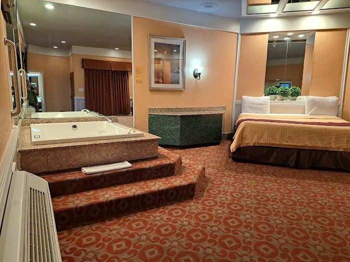 Inn of the Dove at Bensalem-Jacuzzi & Fireplace Suites 4