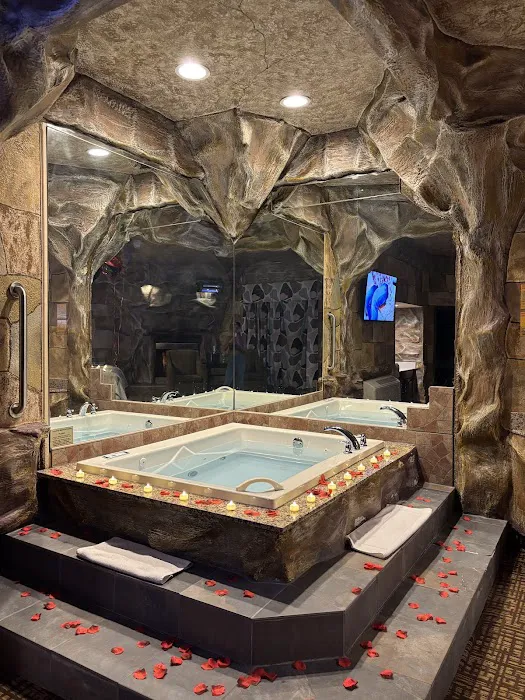 Inn of the Dove at Bensalem-Jacuzzi & Fireplace Suites 4