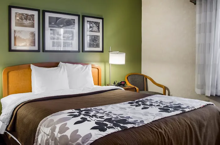 Sleep Inn & Suites 4