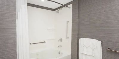 Holiday Inn Express & Suites Long Island-East End by IHG