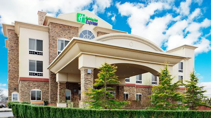 Holiday Inn Express & Suites Long Island-East End by IHG 4