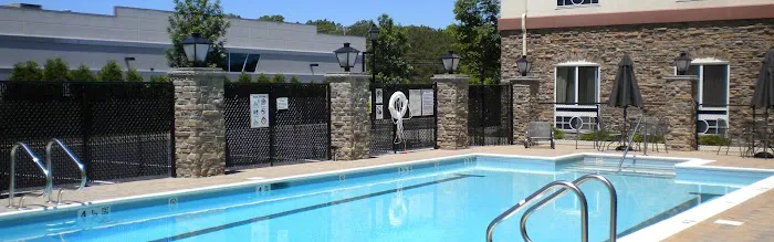 Holiday Inn Express & Suites Long Island-East End by IHG 4