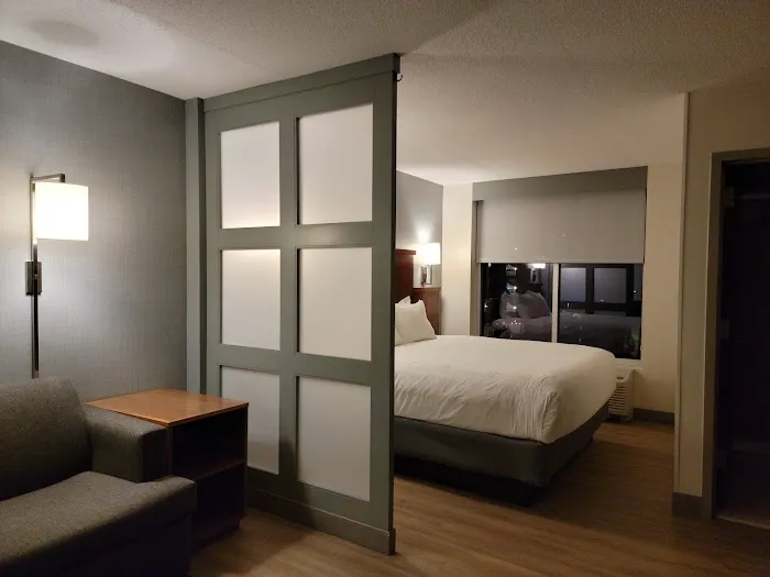 Hyatt Place Long Island/East End 5