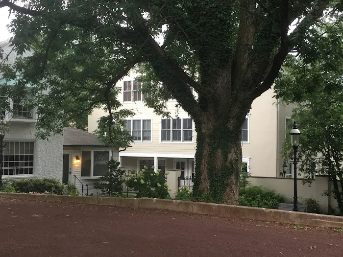 Hargrave House Bed and Breakfast Parking Lot 4
